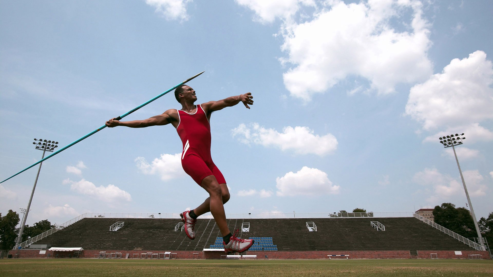 低冲击拳击有氧团体赛 音乐与节奏点燃健身房气氛